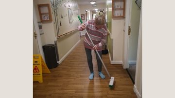 Kirkcaldy care home Resident offers helping hand